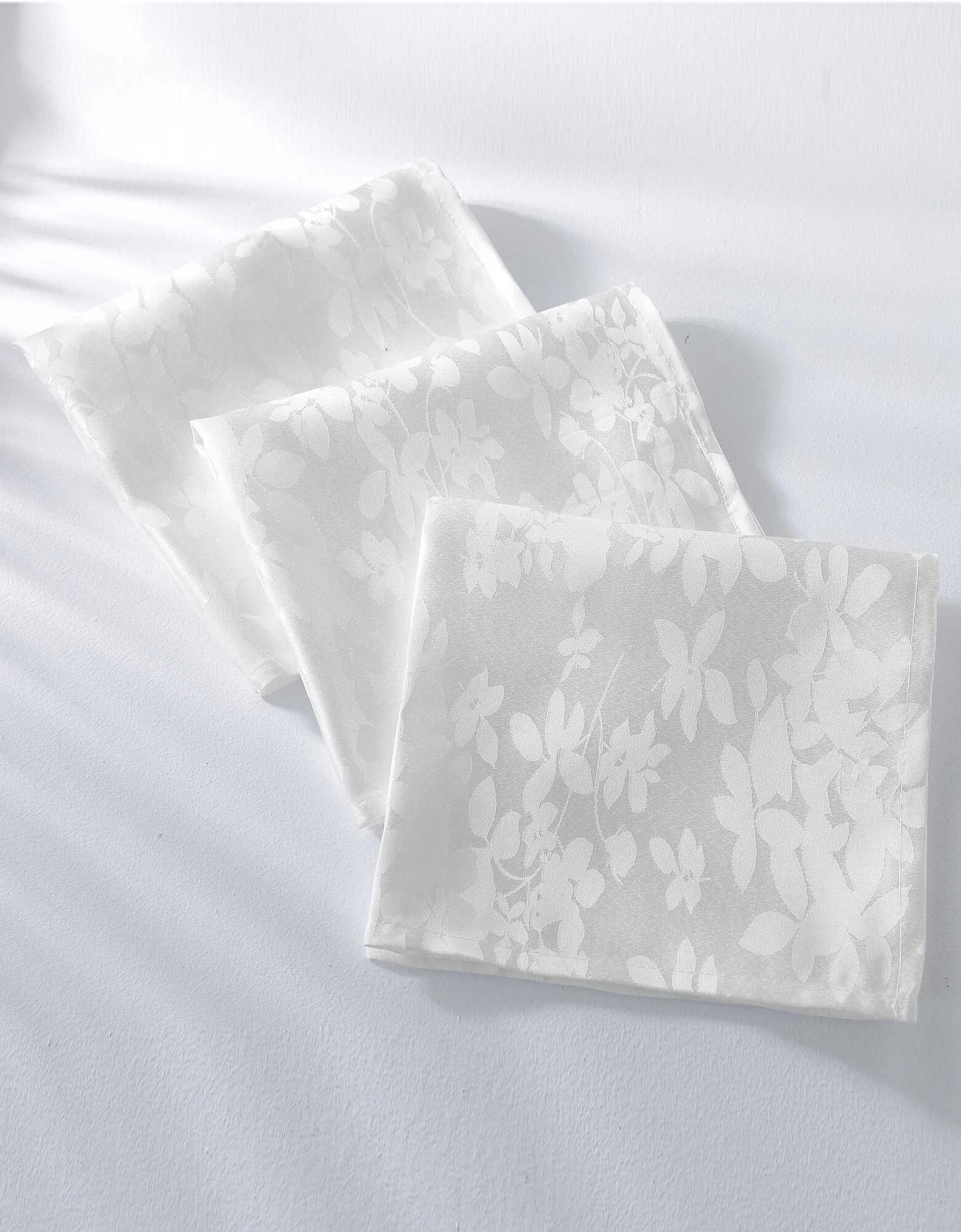 Nappe Damassée Feuillages Colombine® – Image 3