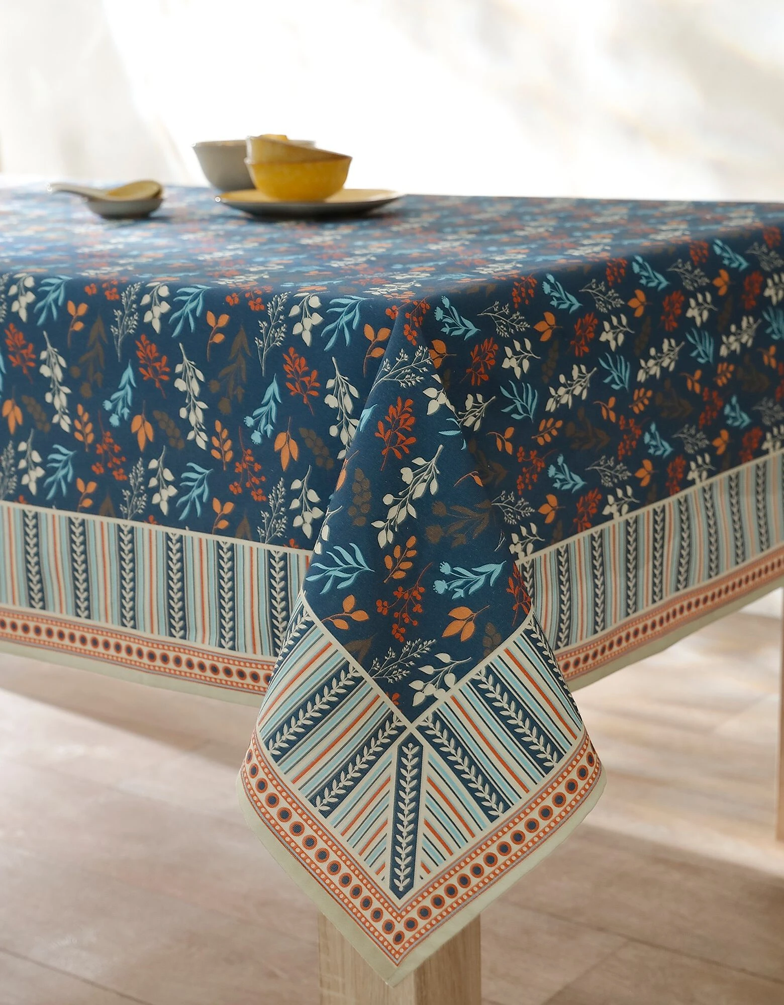 Blancheporte Nappe Fabriquée En France, Motif Fleuri Indian Fond Bleu - Coton Biologique(1) – Image 2