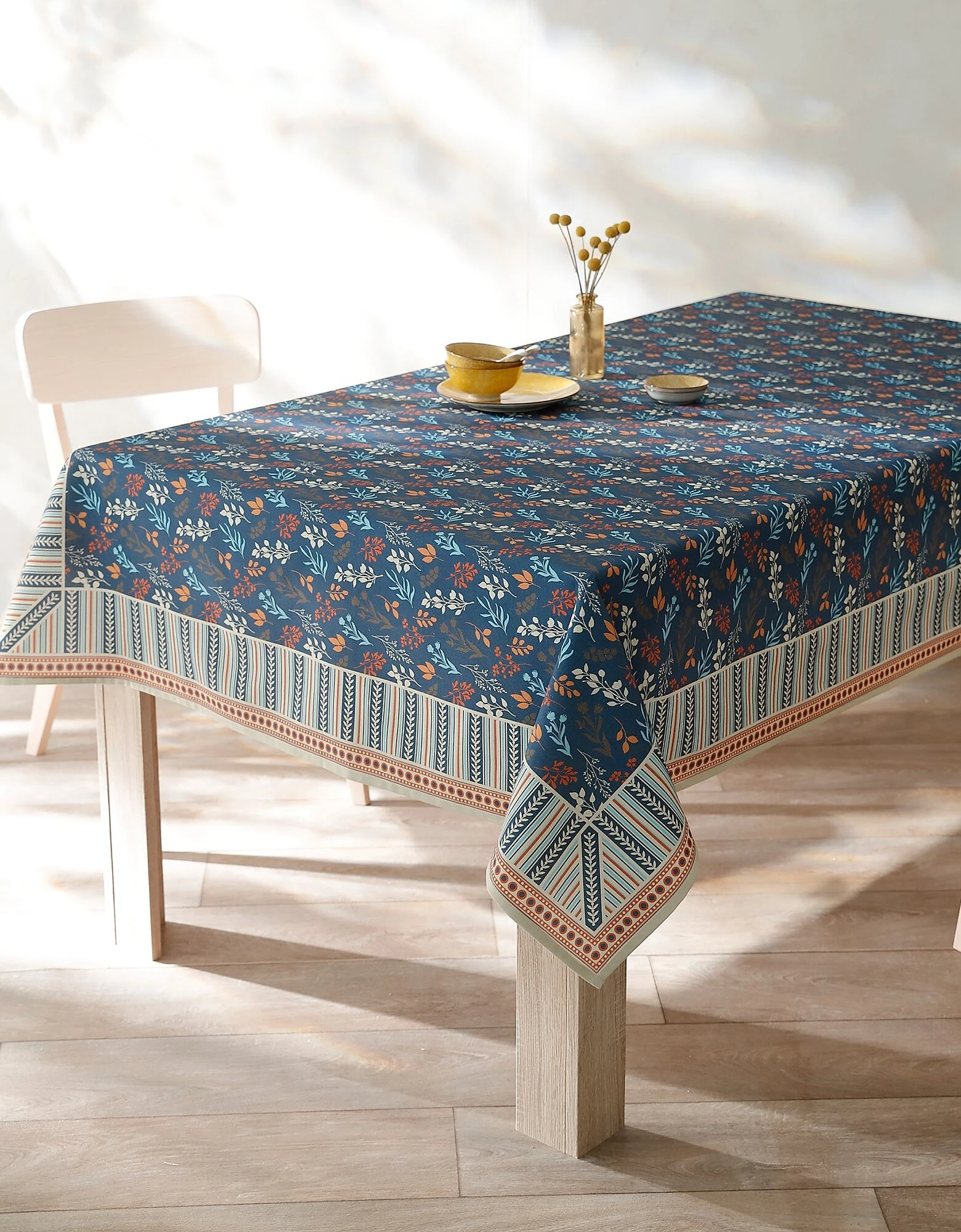 Blancheporte Nappe Fabriquée En France, Motif Fleuri Indian Fond Bleu - Coton Biologique(1) – Image 4