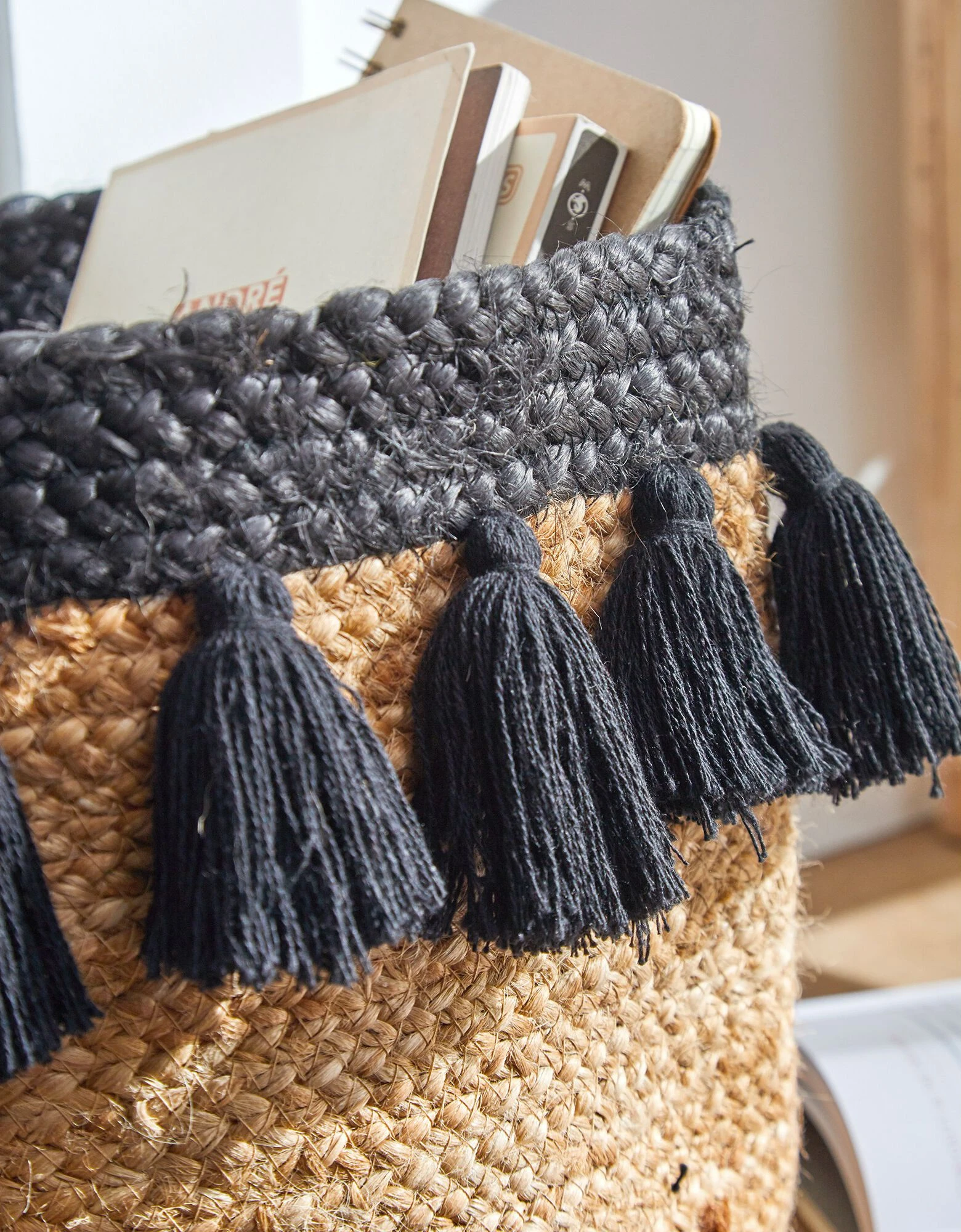 Blancheporte Panier Rond Jute Pompons Noirs – Image 3